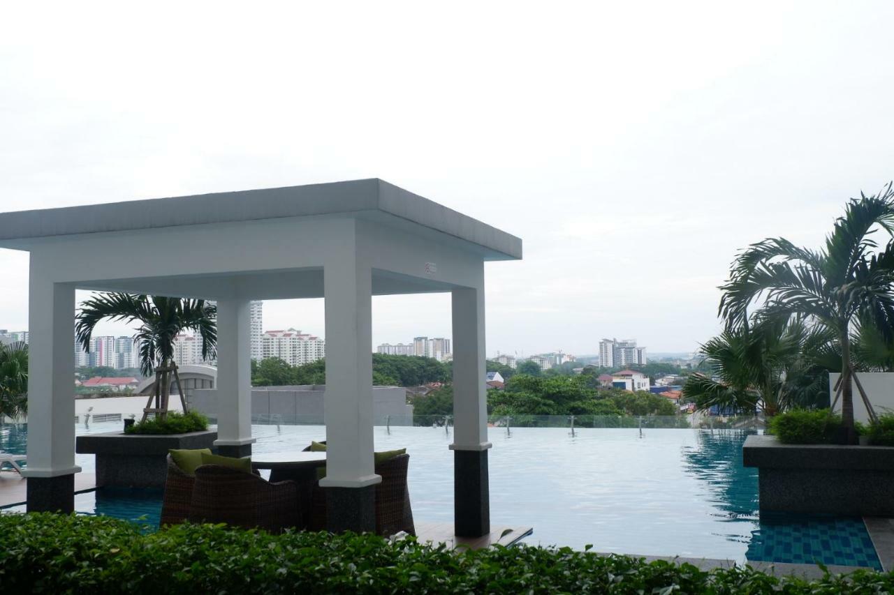 The Pinnacle Tower Johor Bahru Exterior photo