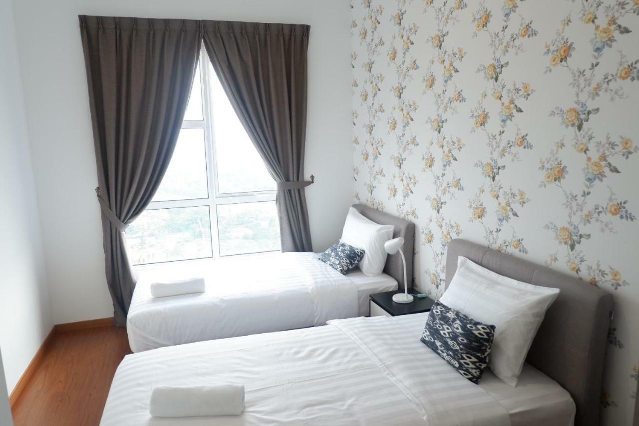 The Pinnacle Tower Johor Bahru Exterior photo